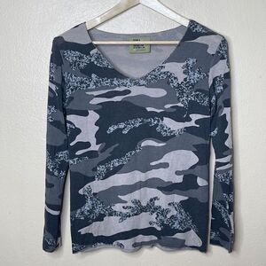 Free for humanity Shirt Women's Medium Camo Long Sleeve V-neck Lightweight